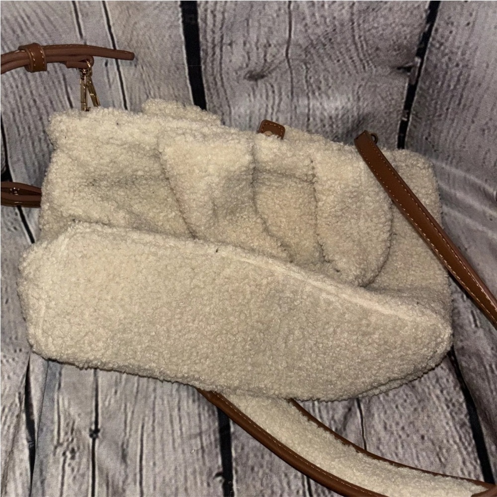 Laundry By Shelli Segal Teddy Bear Bag Purse Small Cream Crossbody Fuzzy Leather - Picture 4 of 6